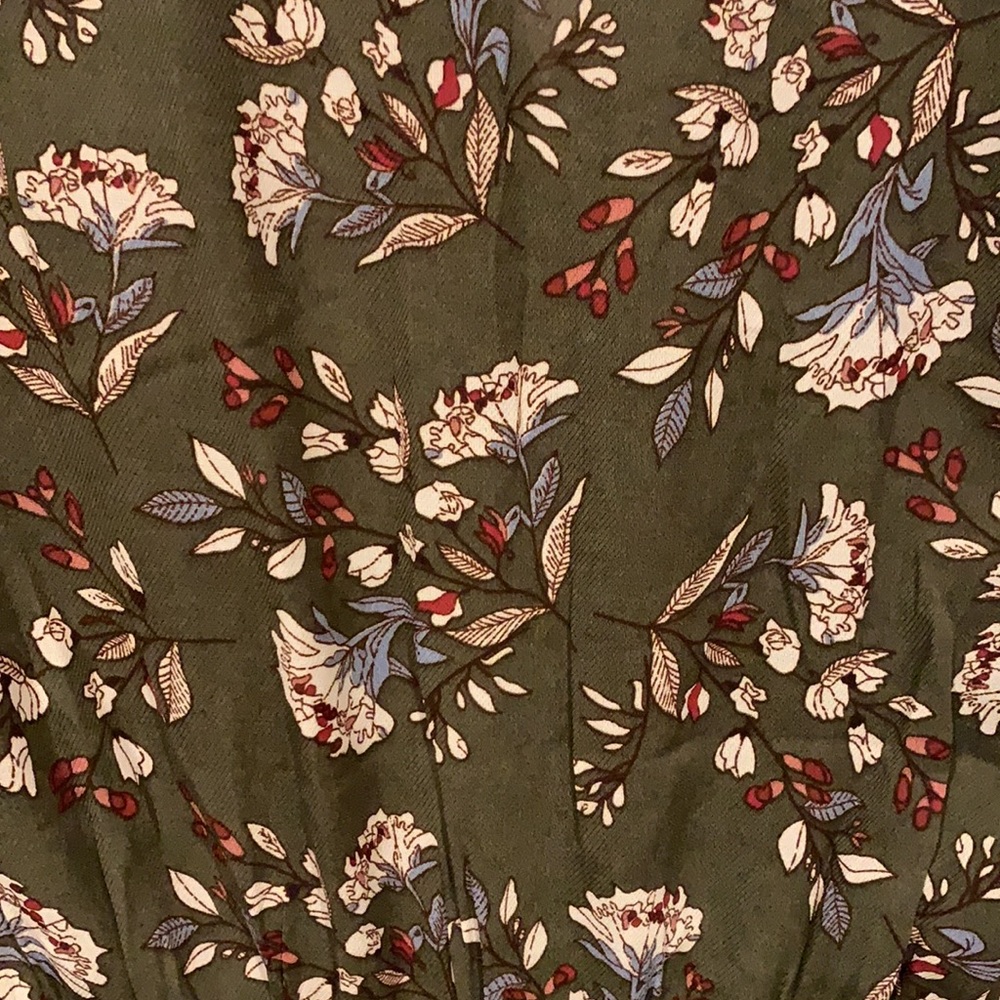 Beautiful romper! - Picture 3 of 3